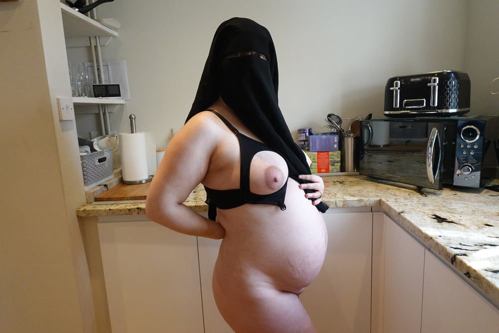 Arab Pregnant Nude - Pregnant Wife in Muslim Niqab - Nude Porn Pictures