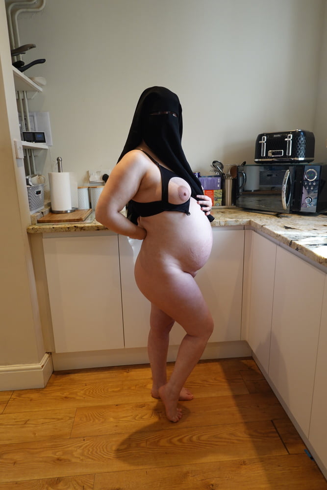 Pregnant Wife in Muslim Niqab - Nude Porn Pictures